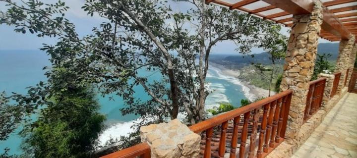 Edge Resort, Yogyakarta パラントゥリティス エクステリア 写真