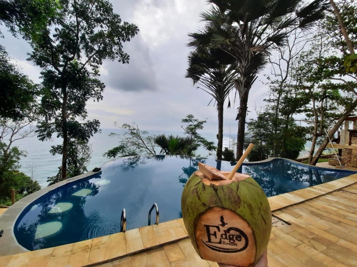 Edge Resort, Yogyakarta パラントゥリティス エクステリア 写真